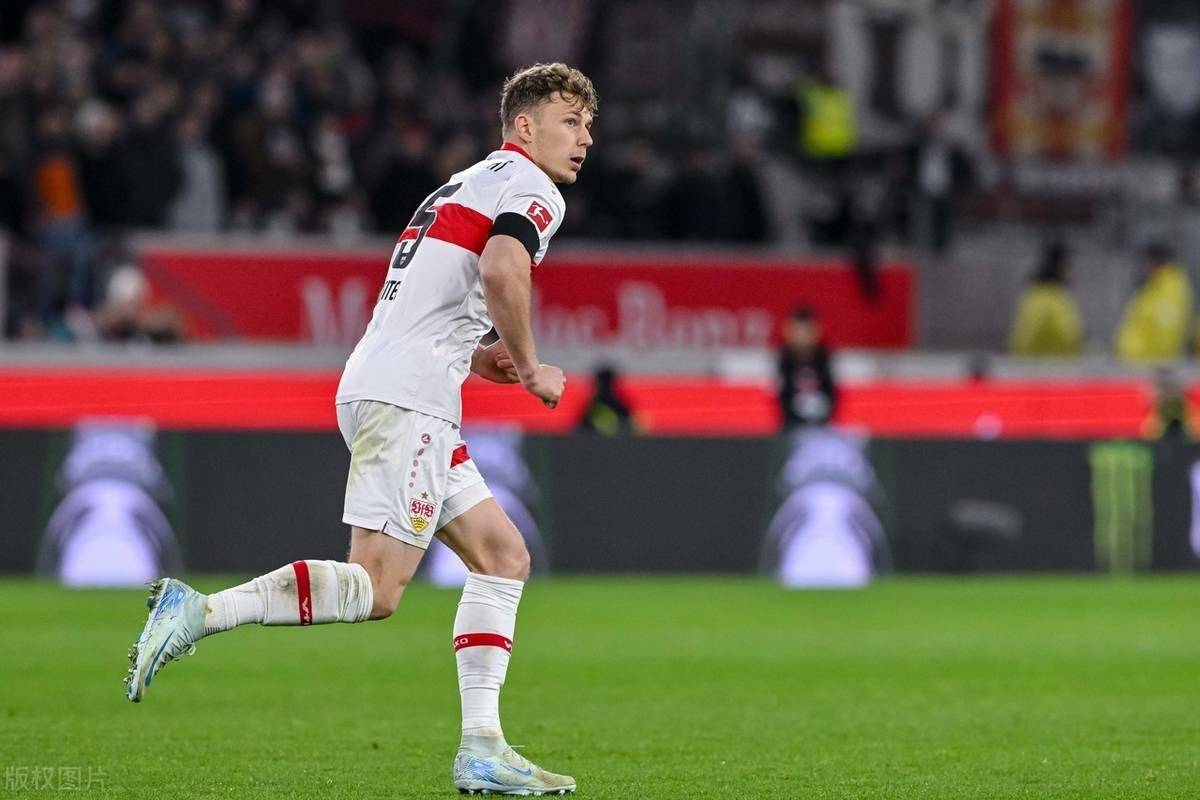 斯图加特主场胜出,继续保持领先 斯图加特主场胜出,继续保持领先