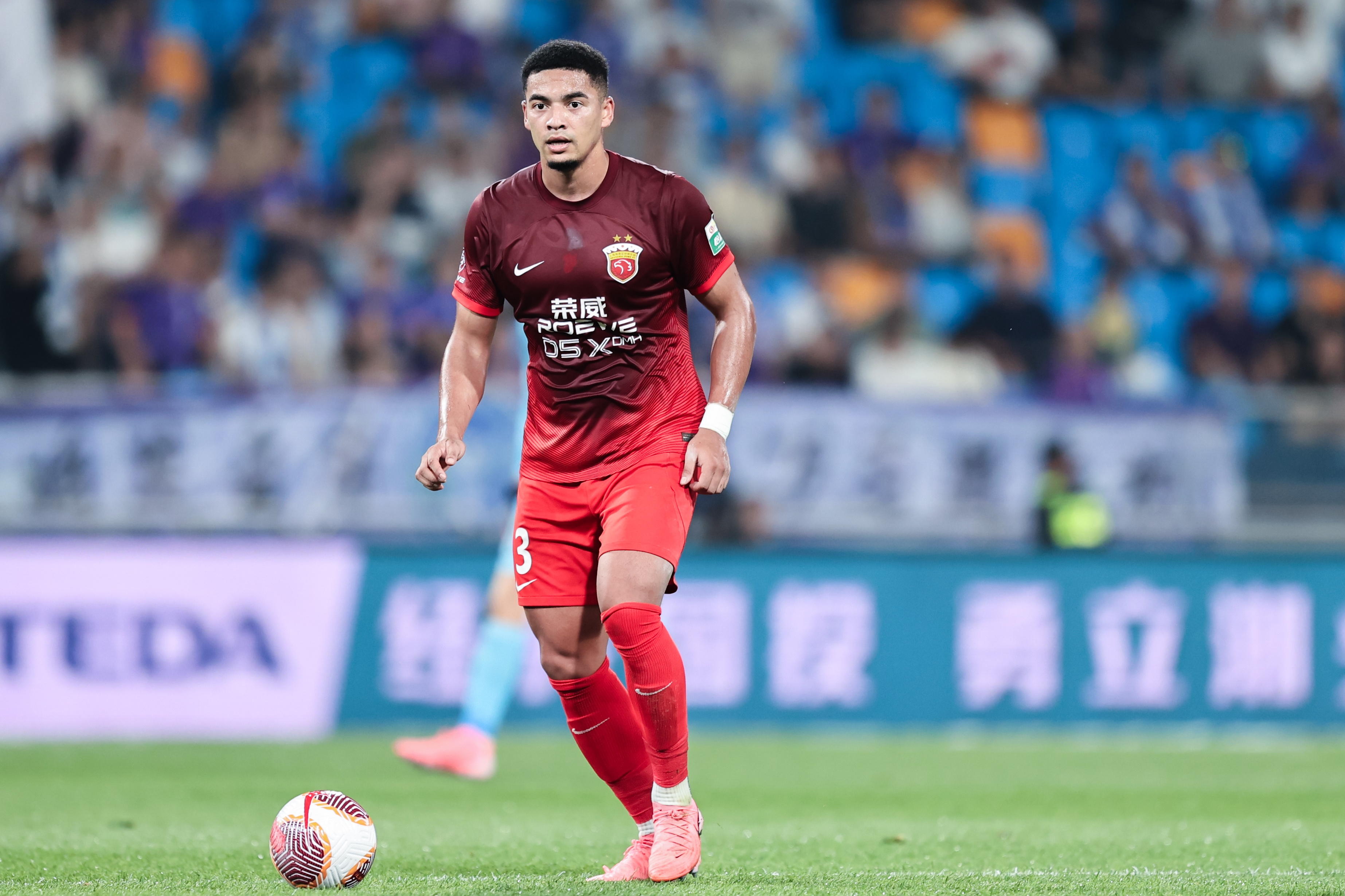 九游娱乐-包含上港主教练战术高瞻远瞩，球队实力明显提升的词条