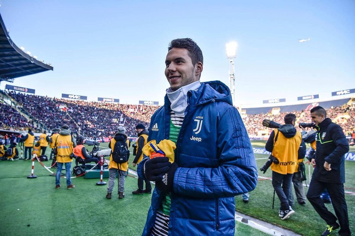 包含上港主教练战术高瞻远瞩，球队实力明显提升的词条