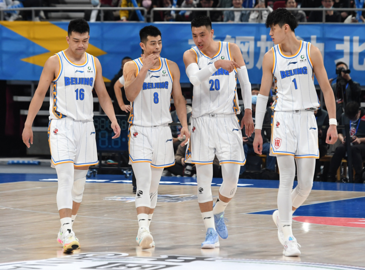 中国篮球赛场上球员技压群雄的简单介绍 中国篮球赛场上球员技压群雄的简单介绍