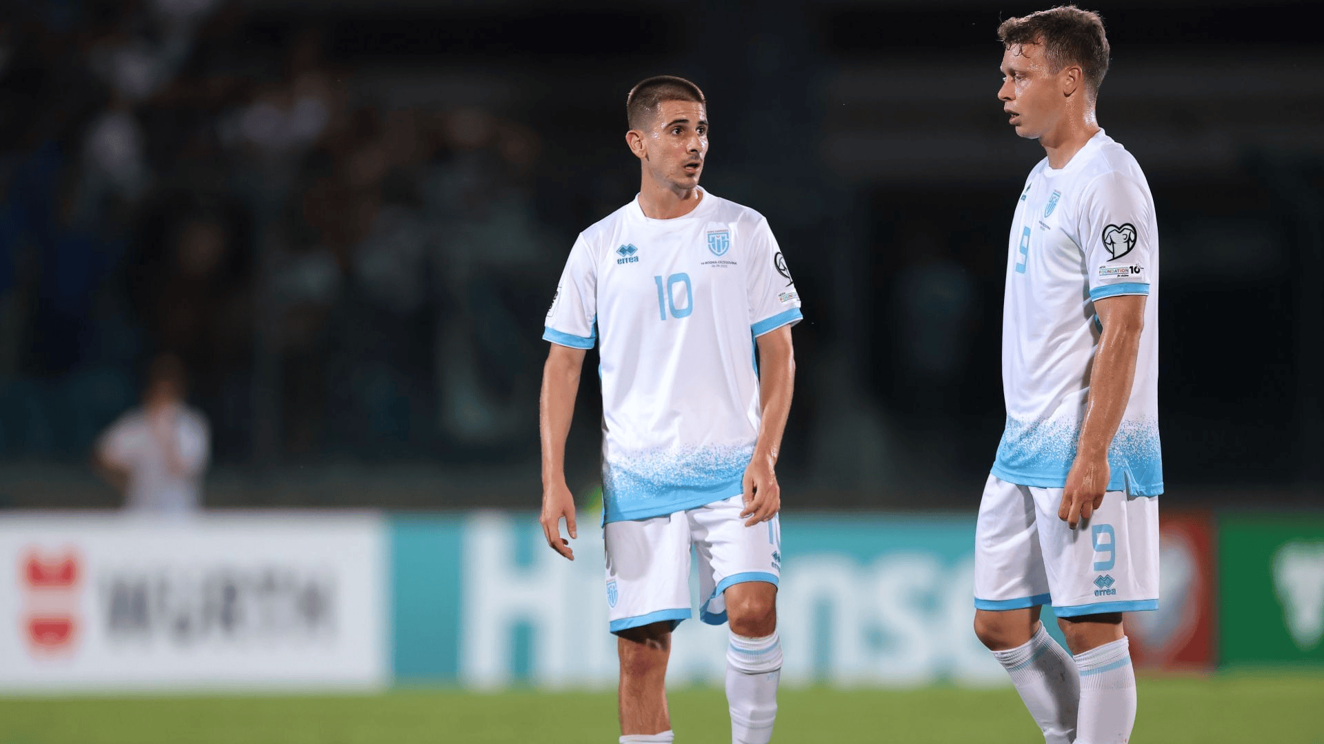 包含罗马尼亚欧预赛三连胜，锋线恐怖的词条