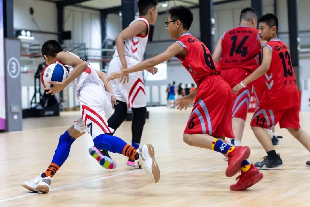 精英篮球夏令营为青少年提供更多机会的简单介绍 精英篮球夏令营为青少年提供更多机会的简单介绍