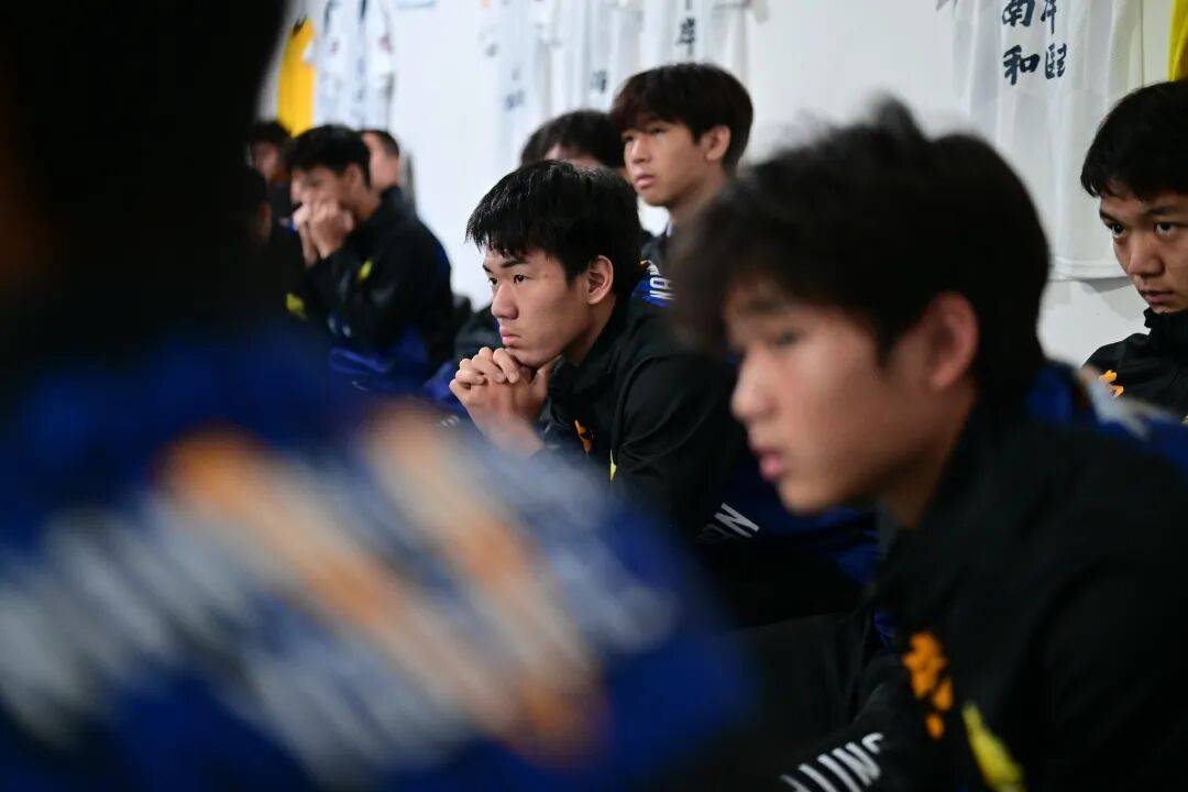 包含一触即发的比赛现场，最新报道独家揭秘！的词条