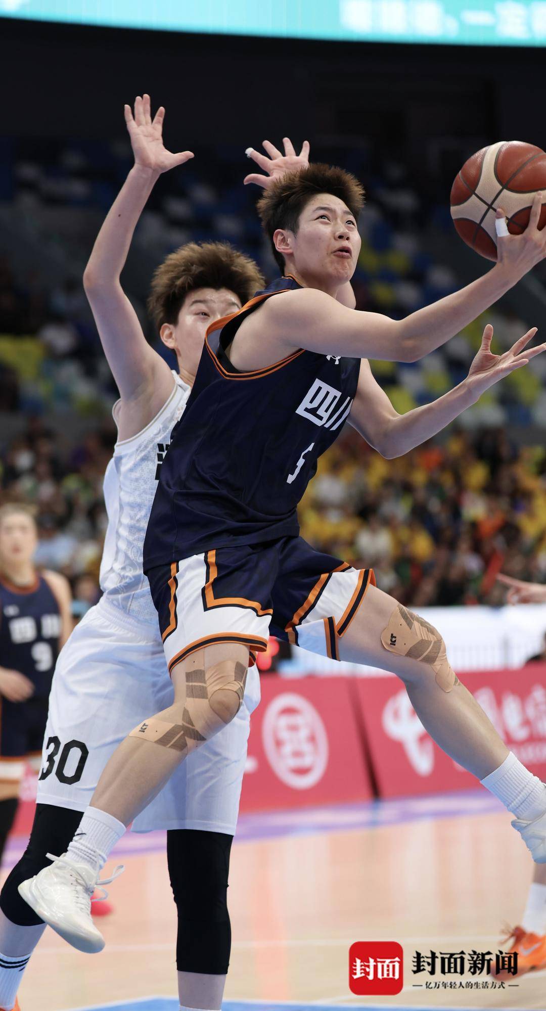 四川队险胜勇士，德罗赞带队取胜的简单介绍