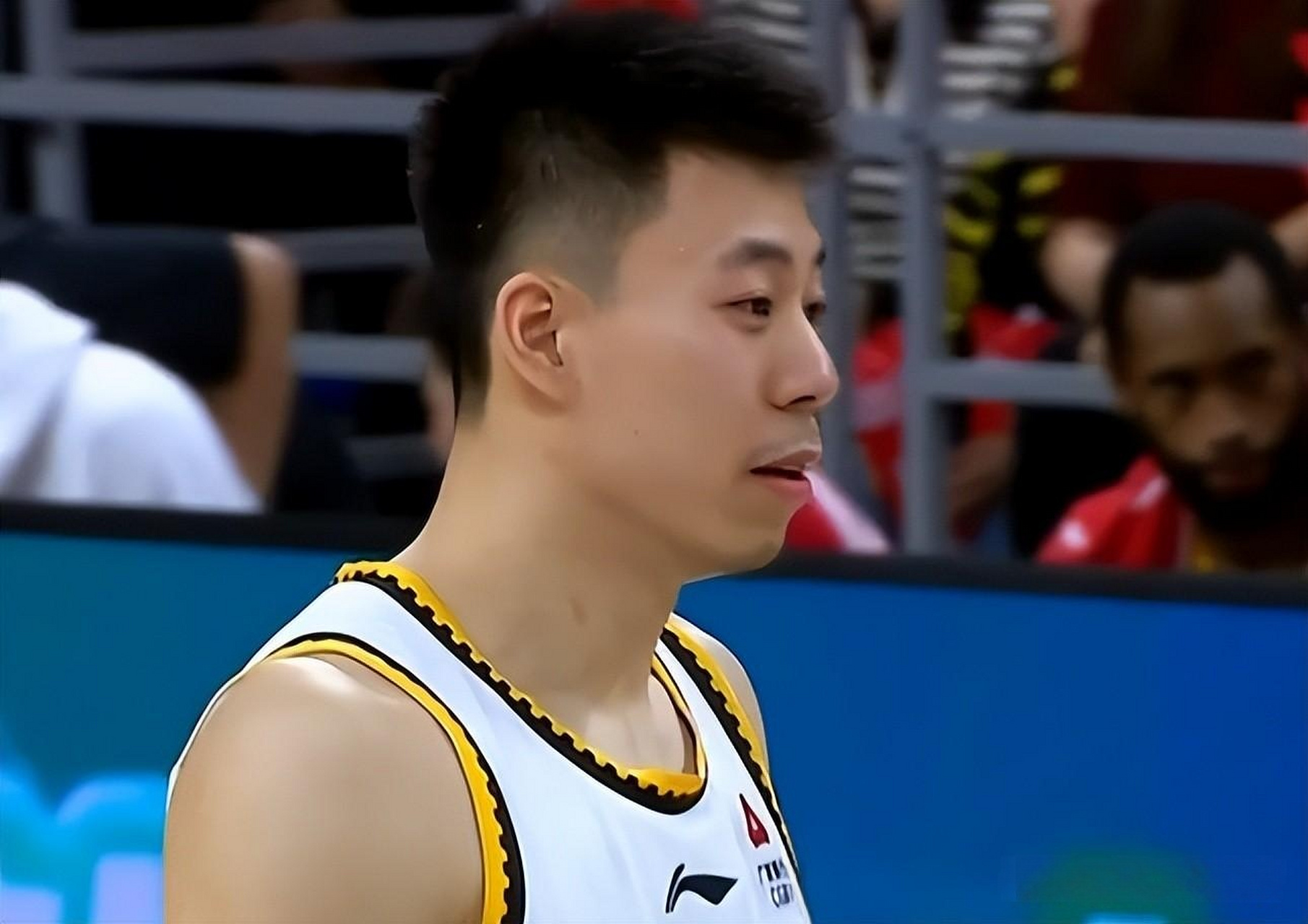 广东队力克吉林队，克莱惊艳四座