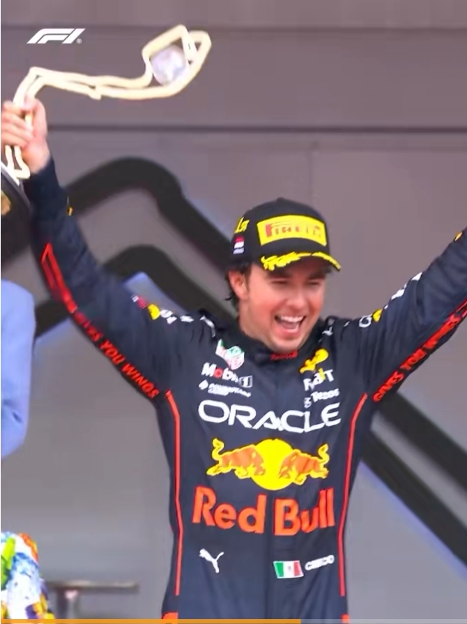 包含红牛车队鏖战雷诺车队，佩雷兹惊艳四座的词条